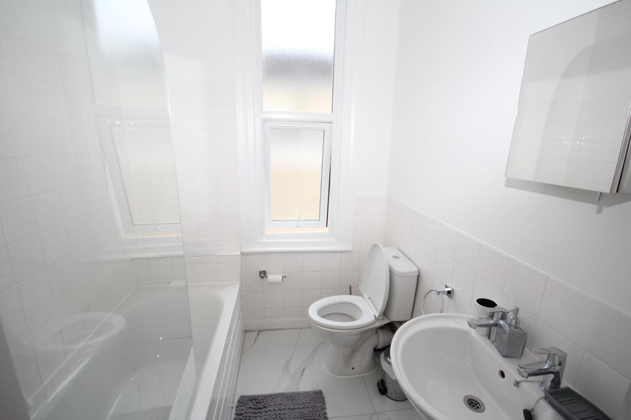 Great West Road Apartments Flat C London Luaran gambar